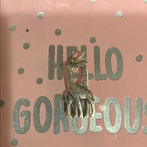 Giraffe charm James Avery